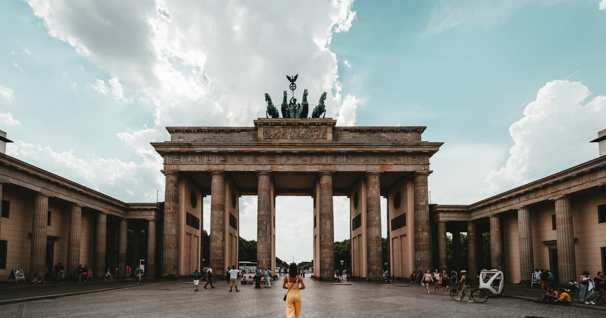 IVF in Deutschland 2026: Berlin, München & Frankfurt — Kliniken, Kosten & Rechtsratgeber