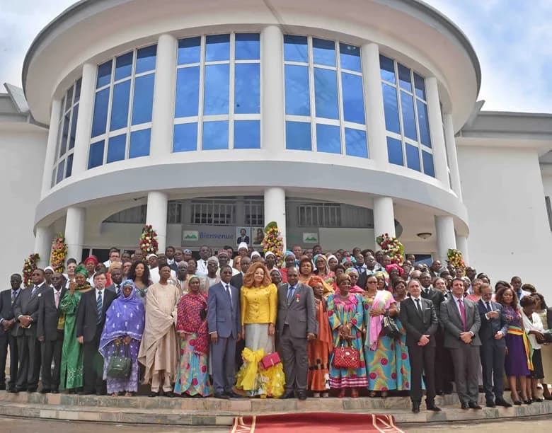 Centre Hospitalier de Recherche et d'Application en Chirurgie Endoscopique et Reproduction Humaine (CHRACERH) — clínica de fertilidad en Douala, Cameroon